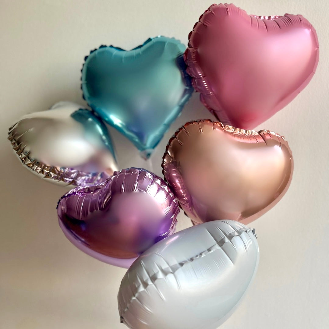 Personaliza tu Arreglo: Globos Corazón Multicolor 🎈🤍🩶🩵💜🩷♥️